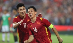 Hùng Dũng lập công, U23 Việt Nam vươn lên đứng đầu bảng A