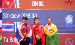 Đô cử Hoàng Thị Duyên giành HCV hạng cân 59 kg dành cho nữ