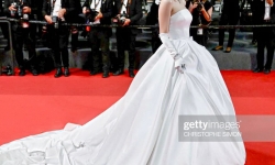 Hoa hậu Hương Giang lộng lẫy tại thảm đỏ Liên hoan phim Cannes