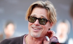 Brad Pitt mặc váy trên thảm đỏ buổi ra mắt 'Bullet Train'