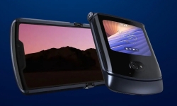 Motorola ra mắt smartphone màn hình gập để cạnh tranh với Samsung