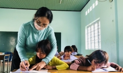 Gia Lai: Gánh nặng cơm áo gạo tiền, phụ huynh “khoán trắng” con cho giáo viên