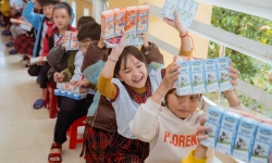 Vinamilk hỗ trợ hàng trăm ngàn sản phẩm dinh dưỡng cho học sinh và người dân 3 tỉnh miền Trung bị thiên tai
