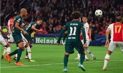 Đánh bại Ajax 3-0, Liverpool vượt qua vòng bảng Champions League