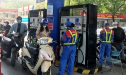 Hà Nội: Người dân dễ dàng mua xăng dầu hơn