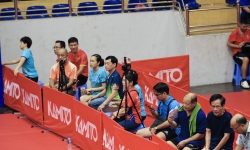 CĐV hứng khởi cổ vũ các trận đấu hấp dẫn tại Giải Bóng bàn Cúp Hội Nhà báo Việt Nam