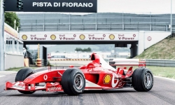 Xe đua Ferrari F2003 của tay lái huyền thoại Michael Schumacher được bán đấu giá