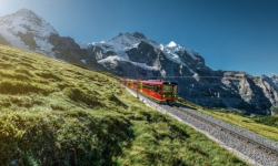 Thụy Sĩ sở hữu nhiều tuyến du lịch bằng tàu hỏa ngắm cảnh thiên nhiên tuyệt đẹp