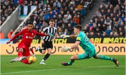 Thắng dễ Newcastle, Liverpool duy trì cơ hội lọt vào top 4