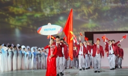 'Kình ngư' Nguyễn Huy Hoàng cầm cờ cho Đoàn Thể thao Việt Nam tại SEA Games 32