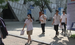 Thi lớp 10 công lập Hà Nội: 3 thí sinh mang điện thoại vào phòng thi bị đình chỉ