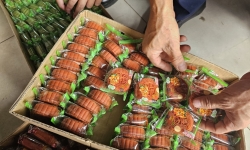Tiếp tục phát hiện thực phẩm lậu tại “thủ phủ” bánh kẹo nhái La Phù