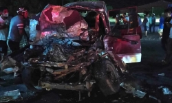 Đà Nẵng: Ô tô biến dạng sau va chạm với xe khách, tài xế tử vong tại chỗ