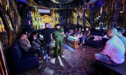 Kon Tum: Bắt quả tang nhóm thanh niên bay lắc trong quán karaoke