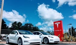 Tesla triệu hồi hơn 2 triệu xe điện: Lo ngại an toàn tính năng tự lái