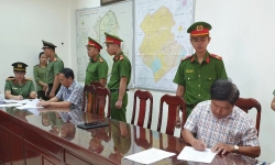 Bắt tạm giam một phó chủ tịch UBND huyện ở Hậu Giang