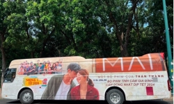 Phim Tết của Trấn Thành vi phạm luật quảng cáo trên xe buýt