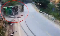 Yên Bái: Xe khách lật ngang khiến một người chết, nhiều người bị thương