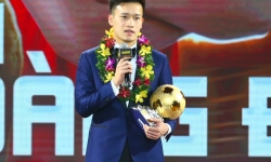 Hoàng Đức và Kim Thanh giành danh hiệu Quả bóng Vàng Việt Nam 2023
