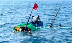 Quảng Ngãi: Tàu hàng va chạm tàu cá, 3 người tử vong và mất tích