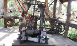 Gia Lai: Nhiều hiện vật quý trưng bày tại Quảng trường Đại Đoàn Kết bị mất trộm
