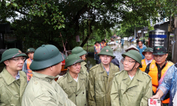 Phó Thủ tướng yêu cầu sơ tán dân ở nơi không an toàn vùng 'rốn lũ' Hà Nội