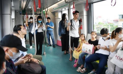 1,4 vạn khách đi tàu sau ngày đầu vận hành metro Nhổn - ga Hà Nội