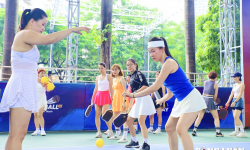 Pickleball: Tranh cãi xoay quanh trang phục thi đấu của chị em