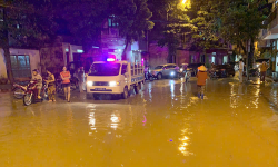 Lũ trên sông Hồng lên nhanh, nhiều nơi ở Yên Bái ngập trong đêm