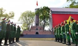 Tái hiện lễ chào cờ 10/10/1954 tại Hà Nội với khoảng 10.000 người hát vang bài Quốc ca