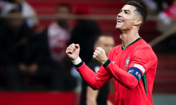 HLV tuyển Bồ Đào Nha ngỡ ngàng với Ronaldo