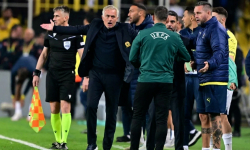 Tái ngộ MU, HLV Jose Mourinho nhận thẻ đỏ vì lỗi phản ứng