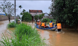 Quảng Ngãi khẩn trương di dời người dân do mưa lũ