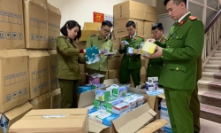 Hà Nội: Liên tiếp thu giữ số lượng lớn khẩu trang y tế vi phạm