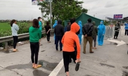 Bất chấp dịch bệnh Covid-19, xe khách chở 30 người vô tư chạy xuyên Việt
