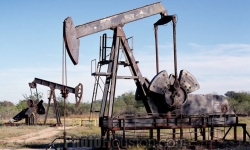 Giá xăng dầu hôm nay (8/5):  chưa thể phục hồi