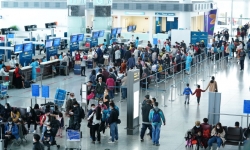 Hành khách hủy, đổi vé máy bay tăng mạnh khiến tổng đài hỗ trợ của hãng hàng không quá tải