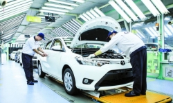Lần đầu tiên trong 8 năm, Toyota sụt giảm doanh số tới 23,8%