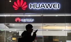 Huawei tung chiến dịch quảng cáo rầm rộ tại Anh trước nguy cơ về tay trắng