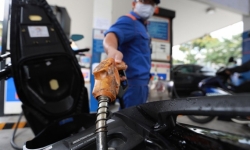 Giá xăng dầu hôm nay 23/7: Hàng tồn kho tăng cao, giá dầu quay đầu giảm