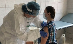Người dân Nga được tiêm miễn phí vaccine COVID-19 từ cuối năm 2020
