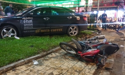 Nữ tài xế lái Toyota Camry tông hàng loạt xe máy, 10 người bị thương