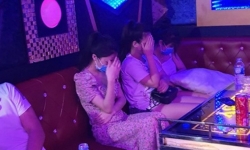 5 nữ sinh ở Nghệ An bị dụ dỗ bỏ nhà đi làm tiếp viên quán karaoke