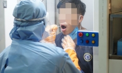 Khử trùng khẩn cấp khoa hồi sức cấp cứu bệnh viện tỉnh Quảng Ninh do có ca mắc COVID-19