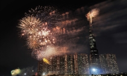 TP.HCM: Bắn pháo hoa chào đón năm mới 2021 tại 3 địa điểm