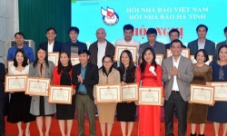 Hội Nhà báo Hà Tĩnh khen thưởng 2 tập thể và 33 hội viên xuất sắc cơ sở