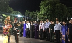 Phó Chủ tịch nước thắp hương tri ân các liệt sỹ tại Thành cổ Quảng Trị