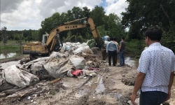 Tây Ninh: Phát hiện vụ chôn lấp rác thải y tế không qua xử lý