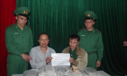Nghệ An: Bắt 2 đối tượng vận chuyển trái phép 25 kg thuốc nổ TNT