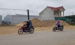 Nhiều bãi cát 'lậu' ngang nhiên hoạt động trong lòng thành phố Hà Tĩnh